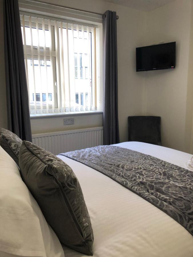 The Bell Hotel Newtown  Zewnętrze zdjęcie